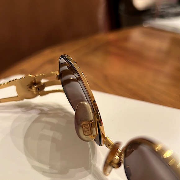 🔥Fendi VTGRARE EUC AuthenticHard to findluxuriousRecognizableFrames+Leather case - Picture 8 of 10